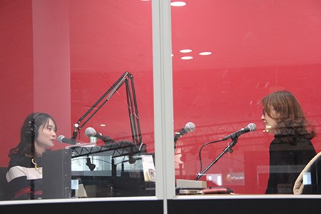 FMラジオ出演時の様子